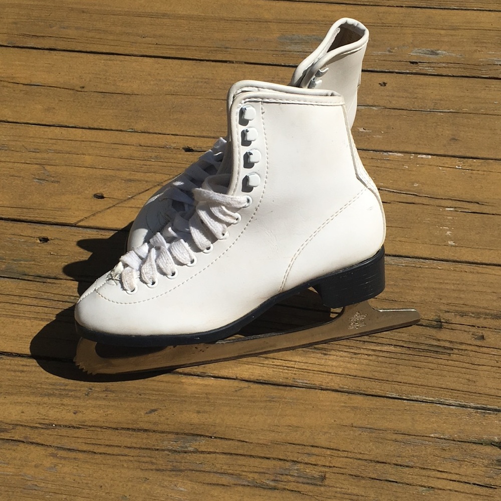 Ice skates! Size 6